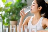 Uống nước tưởng đơn giản nhưng nhiều người vẫn mắc 5 sai lầm này