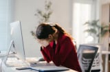 Burnout văn phòng và cái giá của cuộc đua thành tích ở người trẻ