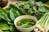 Cách dùng 3 loại lá phổ biến để gội đầu giúp sạch gàu, mượt tóc, hỗ trợ mọc tóc con