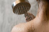 4 khung giờ dù bẩn tới mấy cũng đừng đi tắm kẻo dễ đột quỵ