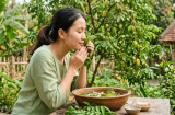 Cách dùng lá khế hỗ trợ làm dịu rôm sảy, mụn nhọt và giúp da sáng khỏe hơn