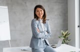 Phụ nữ tự chủ tài chính bằng nghề truyền thống và công nghệ mới