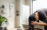 Hay rụng tóc, nhớ điều này khi gội đầu để tóc bớt gãy rụng