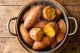 Luộc khoai thêm thứ này, khoai thơm ngon, ngọt lừ