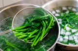 Luộc rau thế nào để rau xanh lâu mà không bị nhũn?