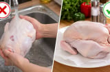 Nhiều người đang rửa thịt gà sai cách