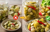 Vì sao không nên ăn dưa cà muối khi chưa đủ chua?