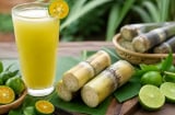 Vì sao nhiều người cho quất vào xay nước mía? Có thể dùng chanh thay thế không?