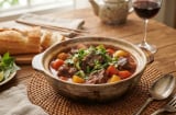 Cách nấu bò sốt vang ngon nhanh nhừ