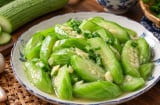Cách xào mướp xanh như ngọc: Thêm 1 bước trước khi cho vào chảo, ai cũng khen