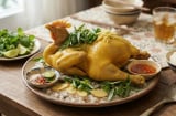 Luộc gà nước sôi hay nước lạnh đều không đúng: Cách luộc gà không cần nước thơm ngon, đậm vị