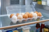 Cảnh báo quan trọng với những nhà có thói quen để trứng ở cánh cửa tủ lạnh