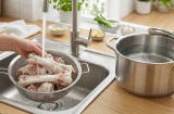 Ninh xương nước cứ đục ngầu? Đây là 7 lỗi nhiều người mắc khiến nồi canh mất ngon