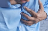 Mất ngủ và thức giấc giữa đêm có thể ảnh hưởng đến tim mạch, huyết áp