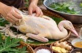 Mẹo nhổ sạch lông vịt, khử hôi: Dùng lá đu đủ theo cách này, lông tơ cũng dễ xử lý hơn