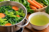 Uống nước luộc rau có tốt không? 5 điều cần biết trước khi tận dụng phần nước tưởng như bỏ đi