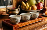 Bàn thờ không thể thiếu chén nước sạch nhưng rót đầy hay rót vơi mới đúng?