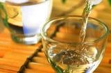 Nhỏ vài giọt giấm trắng vào chậu nước: Mẹo hay ít ai biết, biết rồi ai cũng muốn làm theo