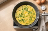 Rán trứng thêm 2 thứ này, trứng thơm béo, mềm tan, không bị khô cứng