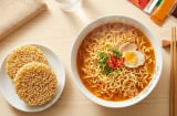Người thường xuyên ăn mì tôm, sức khỏe có gì khác biệt?