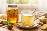 Vì sao nên uống nước gừng mật ong vào buổi sáng?