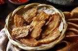 Cách làm tóp mỡ ba chỉ mắm đường giòn rụm, vàng thơm