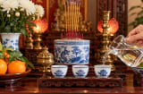 Thắp hương nên dùng nước gì? Rót đầy chén hay vơi mới đúng?