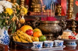 Thắp hương xong, nhớ hạ sớm những thứ này khỏi ban thờ, để lâu dễ phạm kỵ