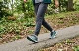 5 thói quen khi đi bộ khiến đầu gối nhanh đau mỏi, nhiều người vẫn mắc mỗi ngày