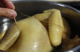 Cách luộc gà ngon không nứt da, mềm ngọt săn chắc