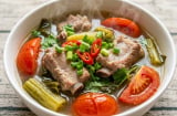 Cách nấu canh dưa chua sườn non ngọt thanh, chua dịu, 'đánh' sạch nồi cơm