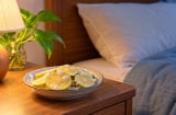 Tại sao nhiều người đặt một đĩa chanh muối ở đầu giường ngủ?