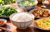 Ăn sáng bằng cơm trắng có tốt không? Điều nhiều người đang hiểu chưa đúng