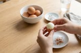 Cách luộc trứng dễ bóc vỏ: Chỉ cần thêm một gia vị đặc biệt