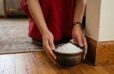 Vì sao nhiều người đặt một bát muối trong phòng ngủ?