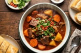 Cách nấu bò sốt vang mềm nhừ, không có mùi gây