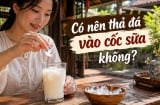 Có nên thả đá vào cốc sữa không?