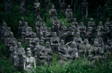 Kinh dị: 800 bức tượng đá 'trừng mắt' theo dõi mọi hành động của bạn