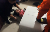 Bé gái 2 tuổi bị mắc kẹt trong máy giặt bố mẹ hốt hoảng gọi cứu hộ khẩn cấp