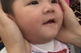 Bé Yến Nhi 14 tháng tuổi nặng 3,5kg: Hình ảnh MỚI NHẤT về cái Tết ấm áp đầu tiên bên mẹ nuôi
