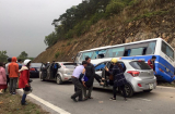 Tai nạn kinh hoàng: Xe khách lao vào vách núi 42 người thương vong