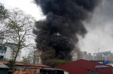 Dập tắt vụ cháy lớn, cột khói dựng cao hàng chục mét  tại Cầu Giấy, Hà Nội