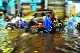 Thời tiết bất thường: Bắc Bộ mưa lớn diện rộng, Hà Nội có nguy cơ ngập lụt cao
