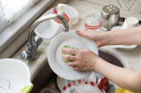 Sai lầm nghiêm trọng khi rửa bát cực hại cho sức khoẻ cả nhà