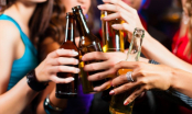 Lôi kéo, xúi giục, ép người khác uống rượu bia có thể bị phạt đến 1 triệu đồng