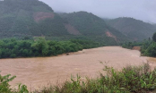 37 người đi rừng mất liên lạc trong bão, nhiều nơi ở miền Trung ngập lụt, mất điện