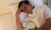 Sau tuổi 50, vì sao làm việc vất vả cả ngày mà đêm đến vẫn không thể ngủ?
