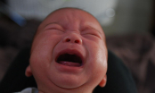Tại sao trẻ sơ sinh thường quấy khóc về đêm?