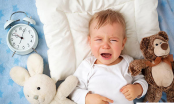 Trẻ thường xuyên quấy khóc giữa đêm, bố mẹ nên làm gì?