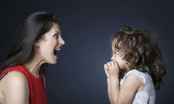 Chuyên gia cảnh báo: 3 thói quen “vô tư” của cha mẹ dẫn tới hành vi tiêu cực, hỗn hào của trẻ